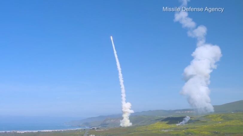 Stati Uniti, primo lancio multiplo di intercettori contro un Icbm
