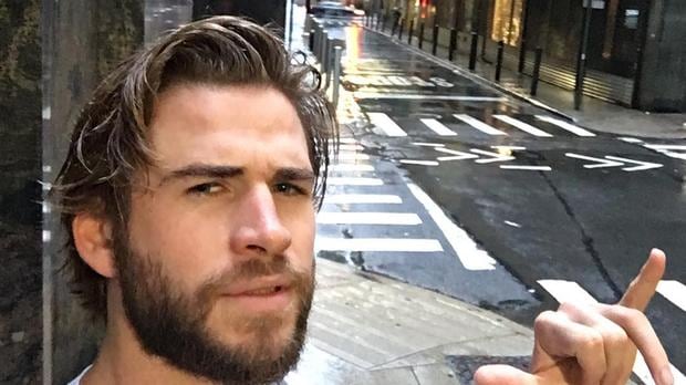 La nuova vita amorosa di Liam Hemsworth con una modella più giovane di lui