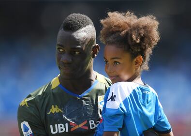Balotelli al San Paolo con la figlia Pia: le immagini più belle 4