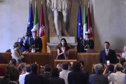 La prima seduta dell'era Raggi 8