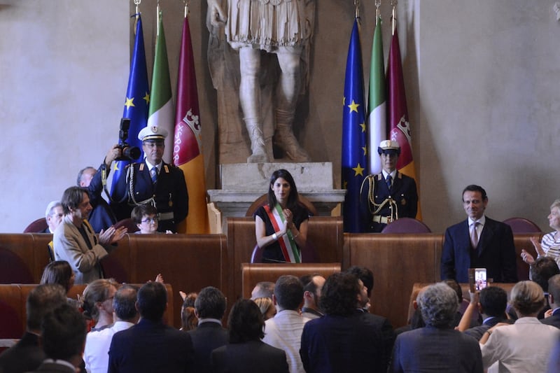 La prima seduta dell'era Raggi 8