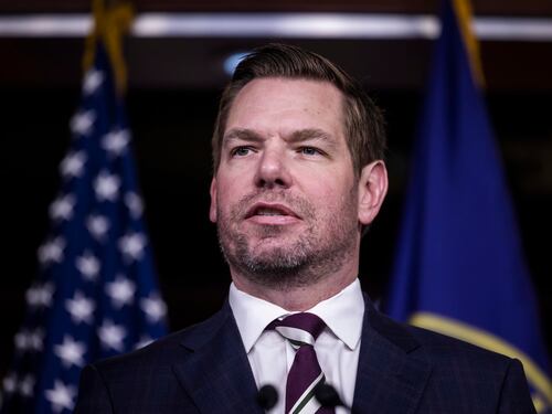 Accuse di violenza sessuale: si dimette il candidato dem Eric Swalwell