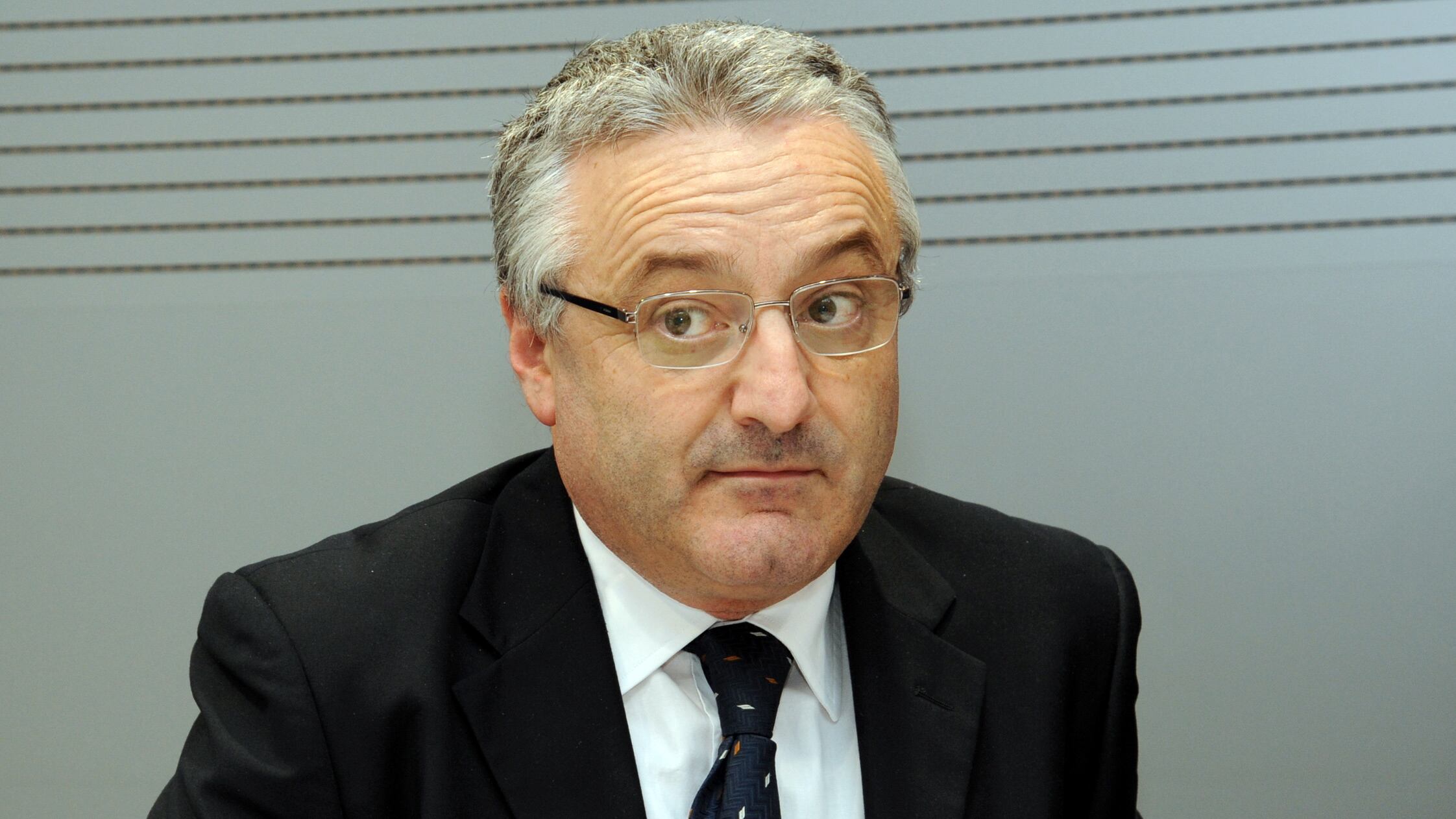 Da sinistra fango su fango "L'alluvione? Colpa di Fdi"