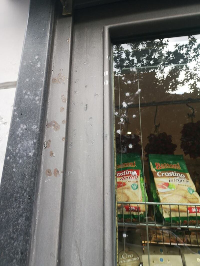 Napoli, colpi d'arma da fuoco contro market a Forcella 1