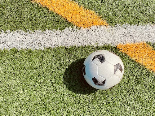 Racket dei biglietti, scommesse mafiose e tribune corrotte: i mali incurabili che uccidono il calcio italiano