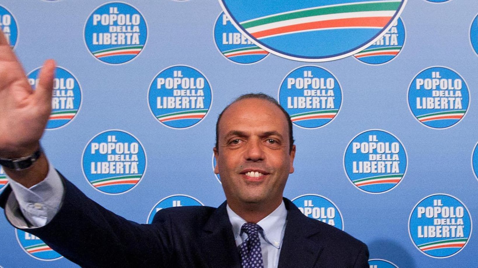«Rifondiamoci senza egoismi» Alfano semina pace nel partito