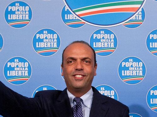 «Rifondiamoci senza egoismi» Alfano semina pace nel partito