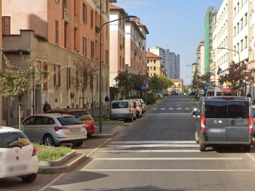 Il coccio alla gola poi la chiamata salva-vita: così lo straniero ha aggredito la 15enne