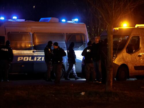 L'arresto, l'"alt" e l'arma a salve. Spacciatore ucciso dalla polizia