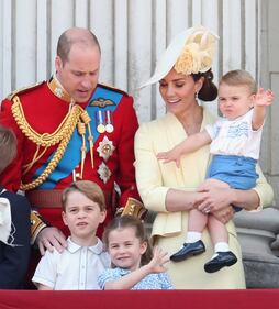 Royal Family, i Cambridge al Trooping the Colour: foto 1