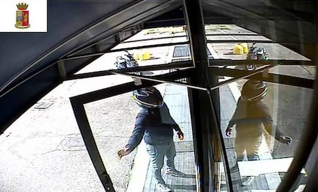 Brescia, le immagini del blitz dei killer 1