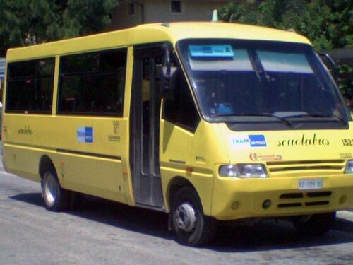 Troppi schiamazzi, ragazzino sospeso dallo scuolabus per un mese