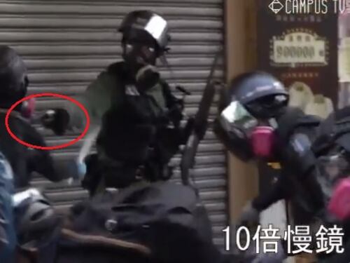 Hong Kong, la polizia spara: un manifestante ferito. Evacuato il parlamento