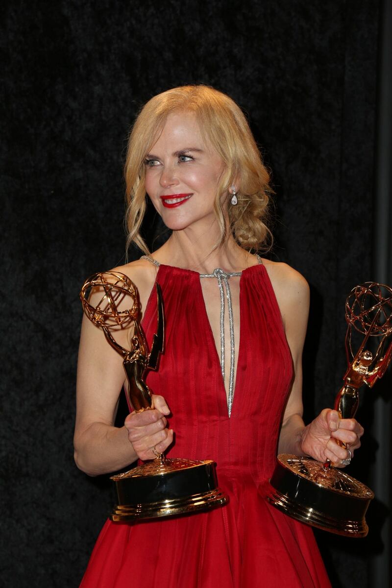 Nicole Kidman sexy in rosso agli Emmy Awards 2017 11