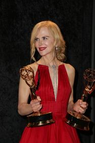 Nicole Kidman sexy in rosso agli Emmy Awards 2017 11
