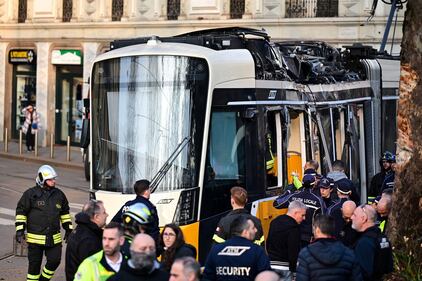 Tram deragliato, le foto dei soccorsi 1