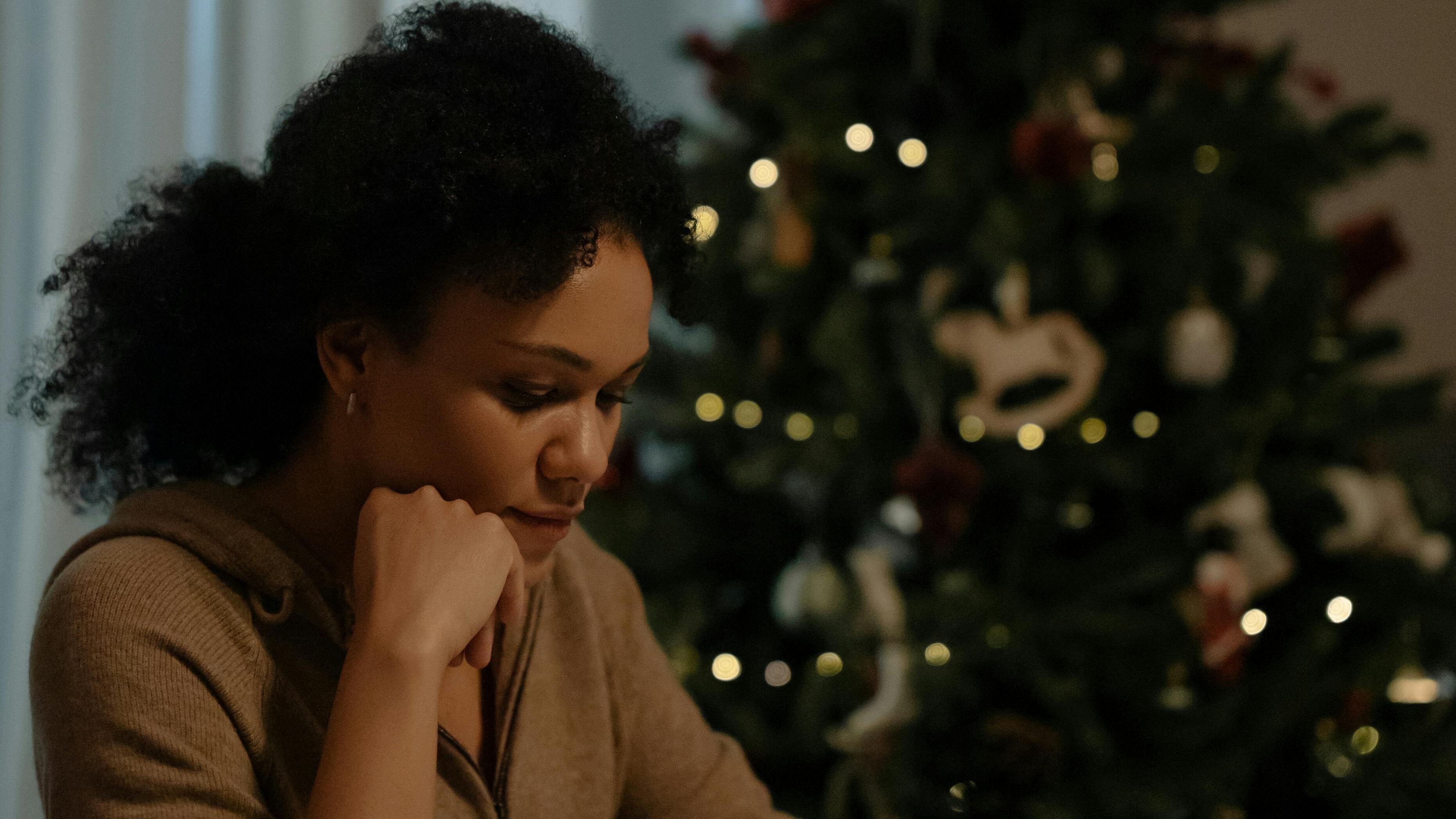 Un Sos ogni sei minuti: la depressione miete migliaia di vittime a Natale