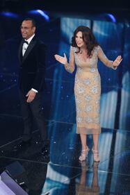 Sanremo 2016: gli abiti della prima serata 59