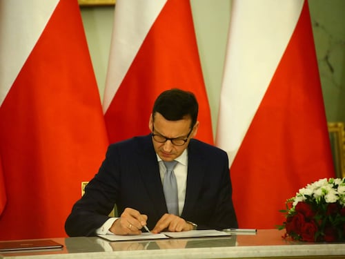 L'Ue dà il via all'iter per le sanzioni alla Polonia. "Stato di diritto a rischio"
