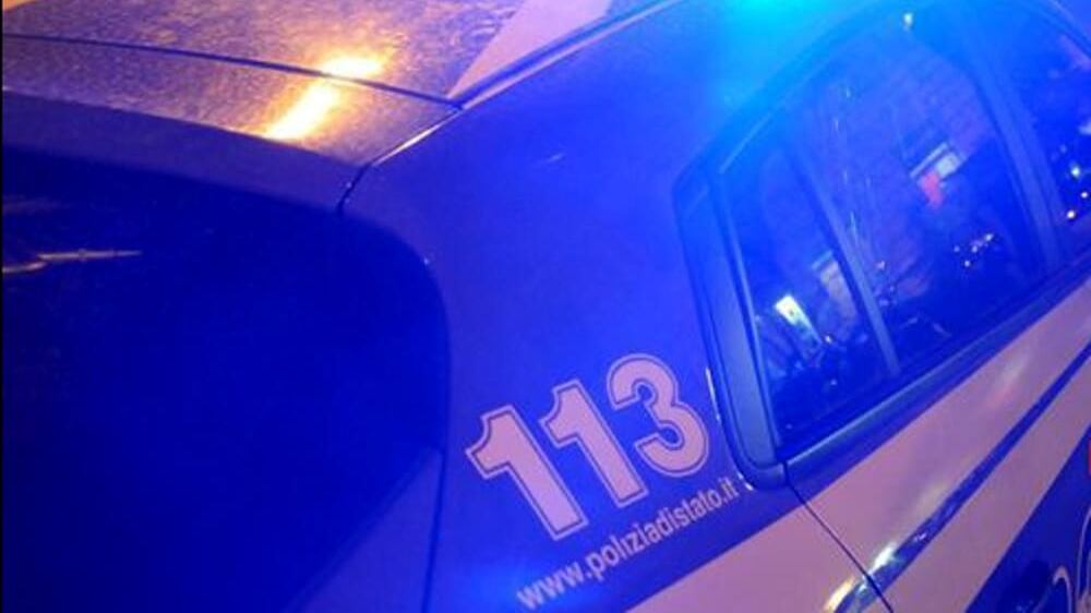 Milano, inseguimento in strada: rom minorenni fuggono da agenti