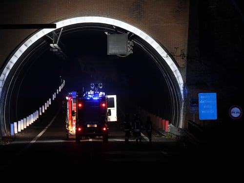 Ambulanza contro pullman. Quattro le vittime in galleria
