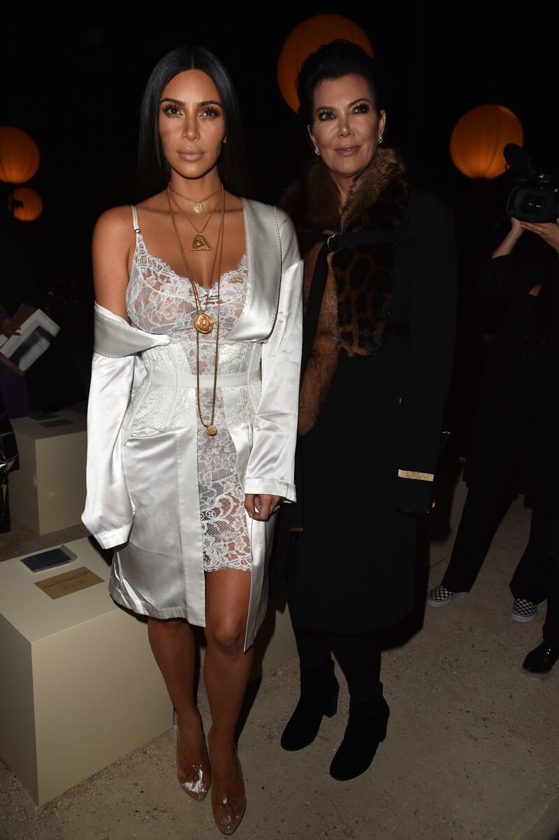 Kim Kardashian, il décolleté esplosivo della diva 6