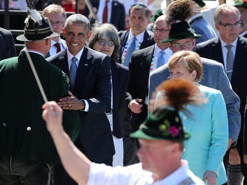 Obama tra birra e costumi bavaresi