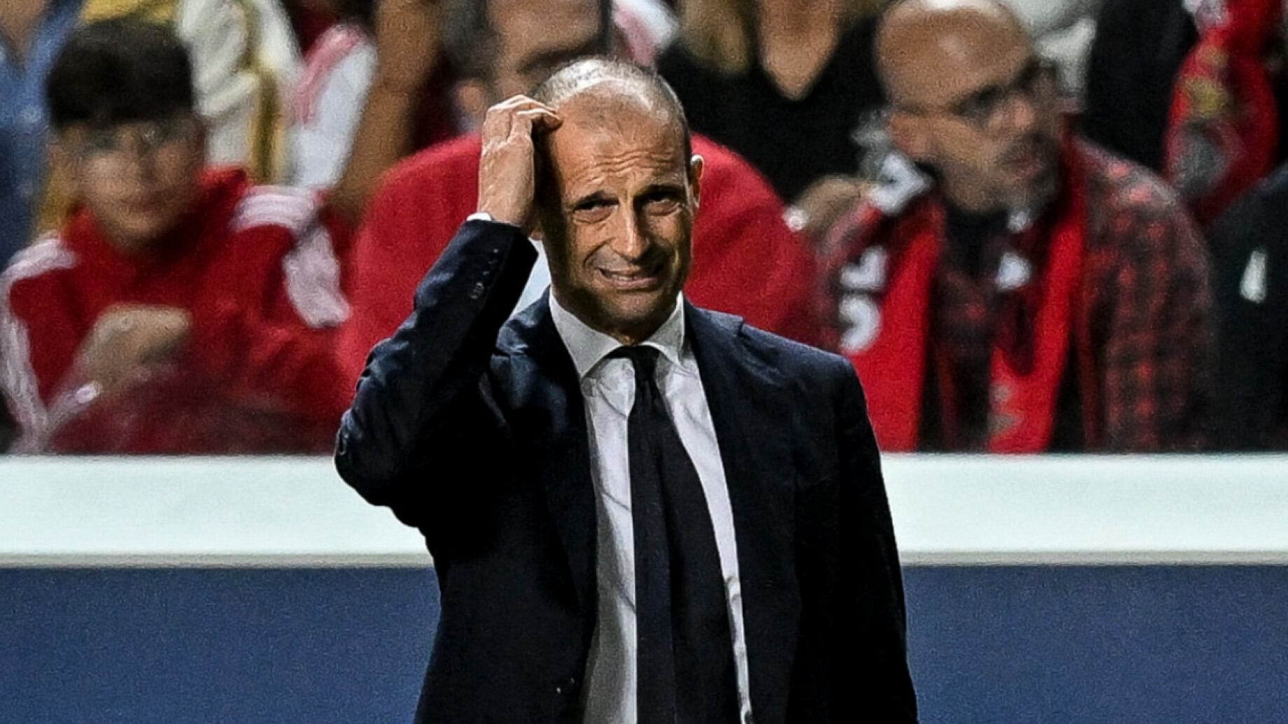 Allegri ironizza sulla cravatta ma Grassani è dalla sua parte