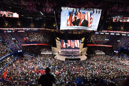 La Famiglia si stringe intorno a Trump 6