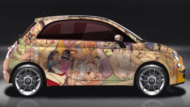 Lapo Elkann presenta la Kar-masutra. L'auto in completo stile soft-porno