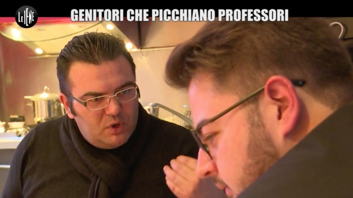 I rom danno lezioni al figlio: "È giusto pestare i professori"