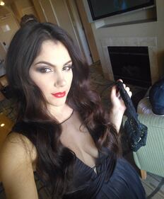 Valentina Nappi, selfie hot da coniglietta 7