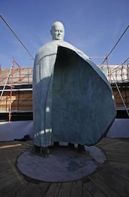 La statua restaurata di Giovanni Paolo II 8