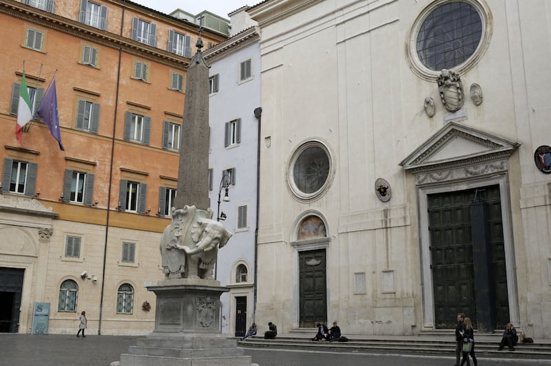 Roma, danneggiato l'Elefantino del Bernini 4