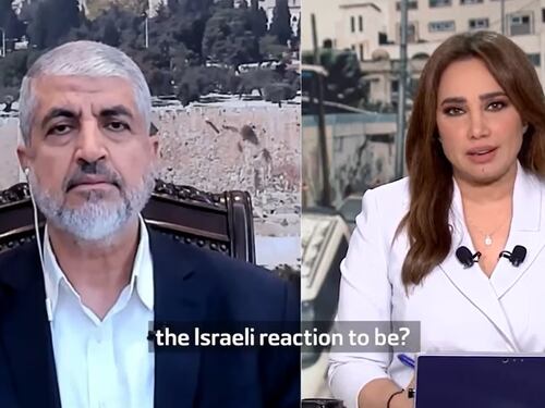 "Chiederete scusa?". Rasha Nabil, la giornalista che ha messo in imbarazzo il leader di Hamas