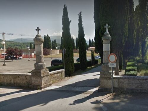 Rieti, pretendono funerale: nigeriani occupano il cimitero