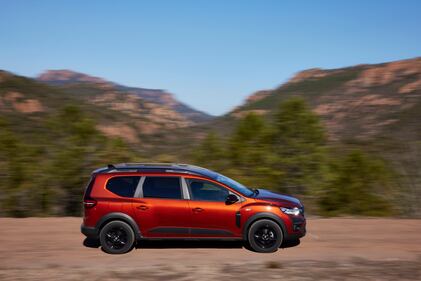 Dacia Jogger Hybrid 140: guarda la gallery del crossover ibrido multispazio 2