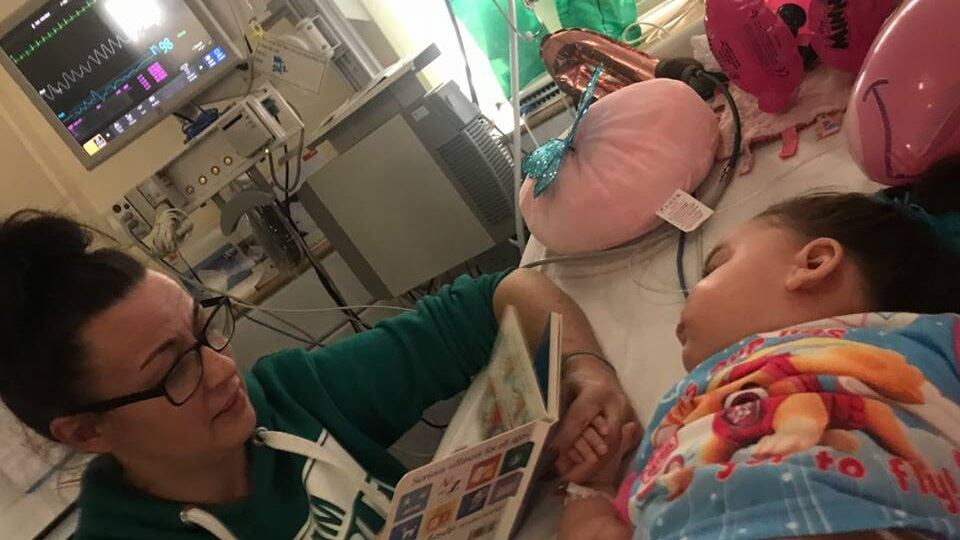 "Ogni giorno perdo un pezzo di mia figlia, affetta da demenza"