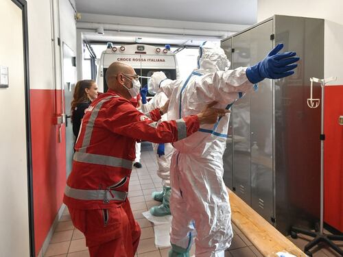 Contagio, continua la frenata. Il Paziente 1: "Si può guarire"