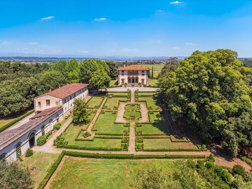In vendita la villa degli Agnelli in Toscana. Quanto costa e cosa contiene