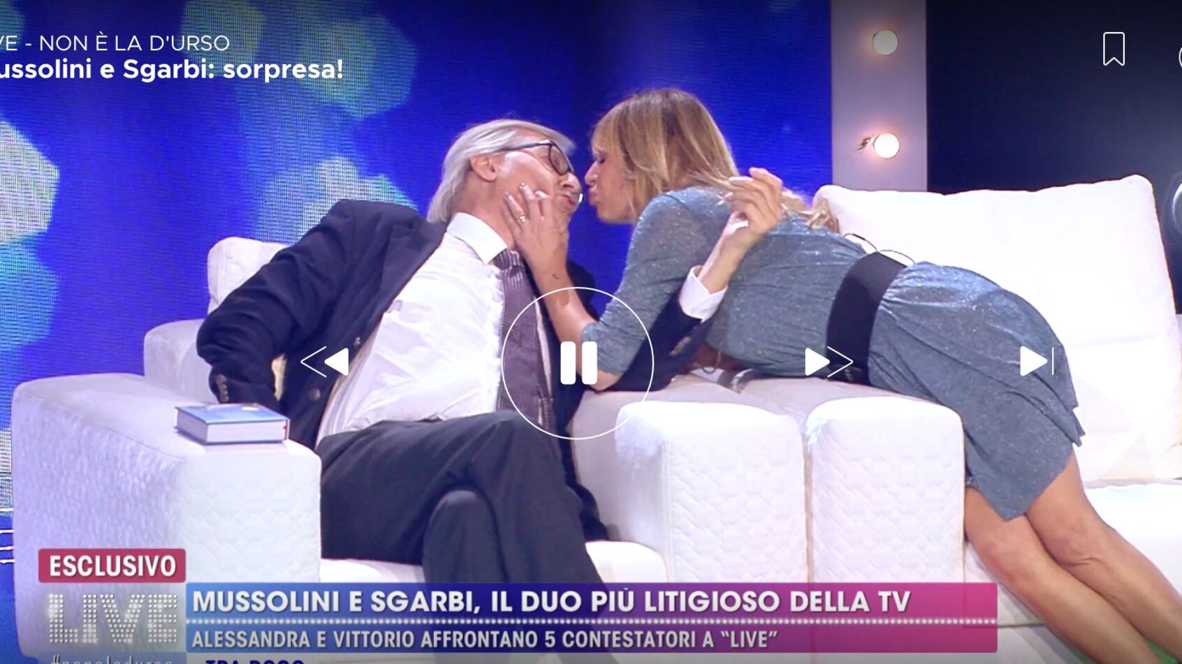 Vittorio Sgarbi e Alessandra Mussolini pace fatta con un bacio in bocca