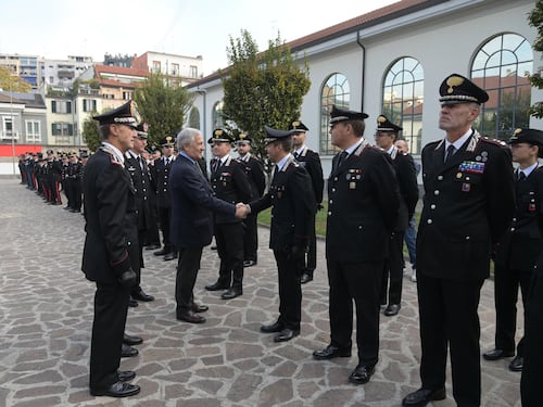 “Le forze dell’ordine hanno difeso la libertà”. Tajani: “I 500 parà finché sarà necessario”