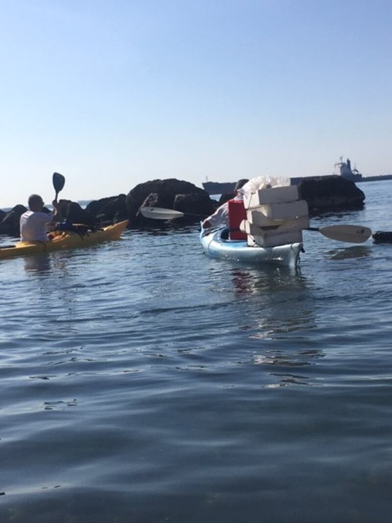 Taranto, canoisti all’opera ripuliscono il mare dalla plastica 5