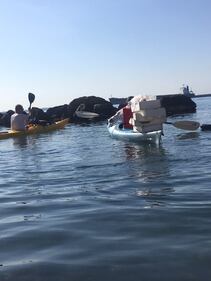 Taranto, canoisti all’opera ripuliscono il mare dalla plastica  5
