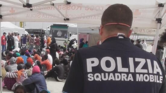 Migranti, condannato lo scafista che trafficava uomini in Sicilia