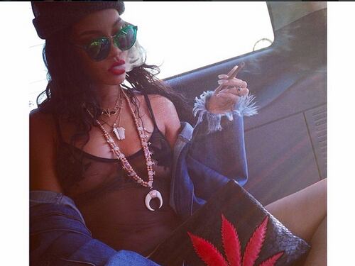 Rihanna choc festeggia la giornata della cannabis