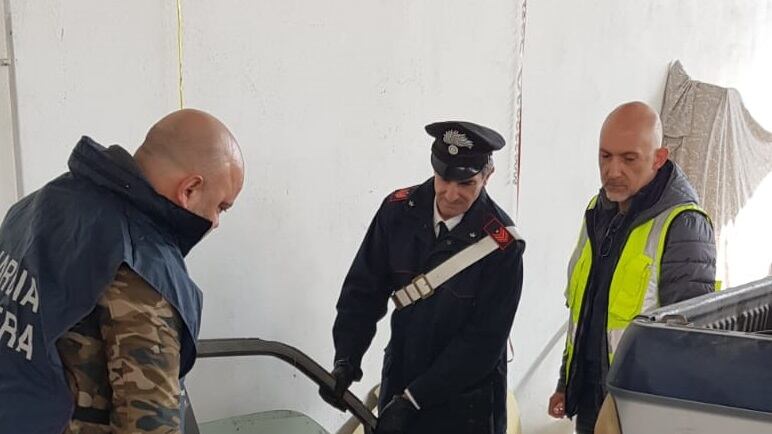 Borghesiana, autolavaggio e autocarrozzeria abusive: denunciati