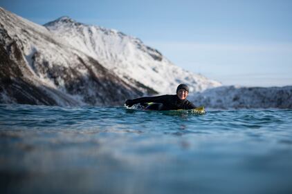 Norvegia, il surf ai confini del circolo polare artico 15