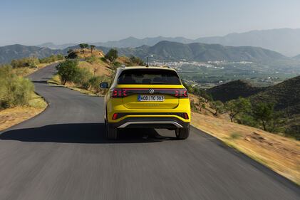 Nuova Volkswagen T-Cross 2023: le immagini del restyling 5