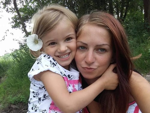 Mia, rapita dalla madre e dalla setta complottista